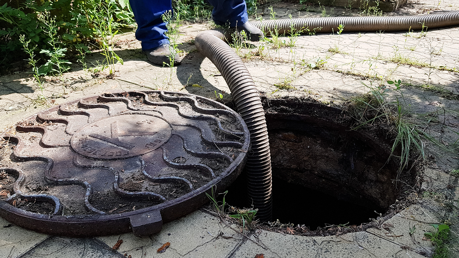 How to Prevent Main Drain Clogs From the Experts